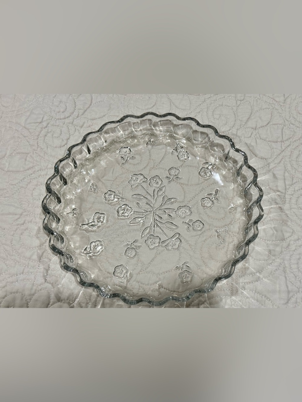 Anchor Hocking Savannah 10" Floral Embossed Pie Plate / Tart / Quiche Dish